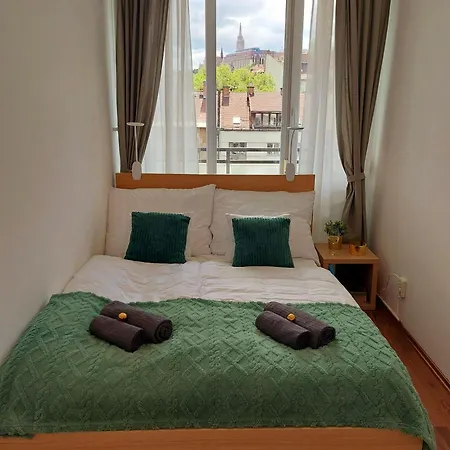 Andrew's Castle View * 布达佩斯